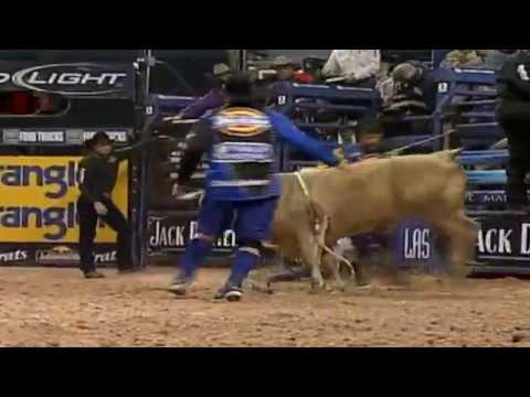 Coyote bucks J.W. Hart - 06 PBR Finals