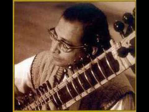 Pt Nikhil Banerjee teaching Jhinjhoti, Bilawal (differences among Yamani, Alhaiya, and Devgiri)