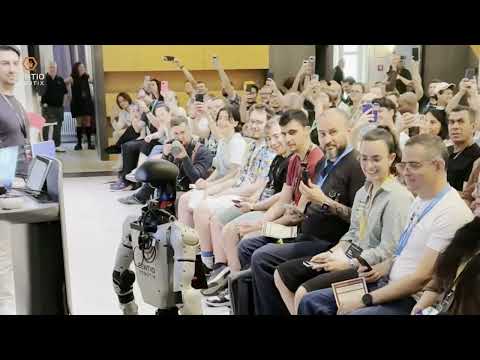 Sestřih: robot Senti na akcích, gripper a teleoperace