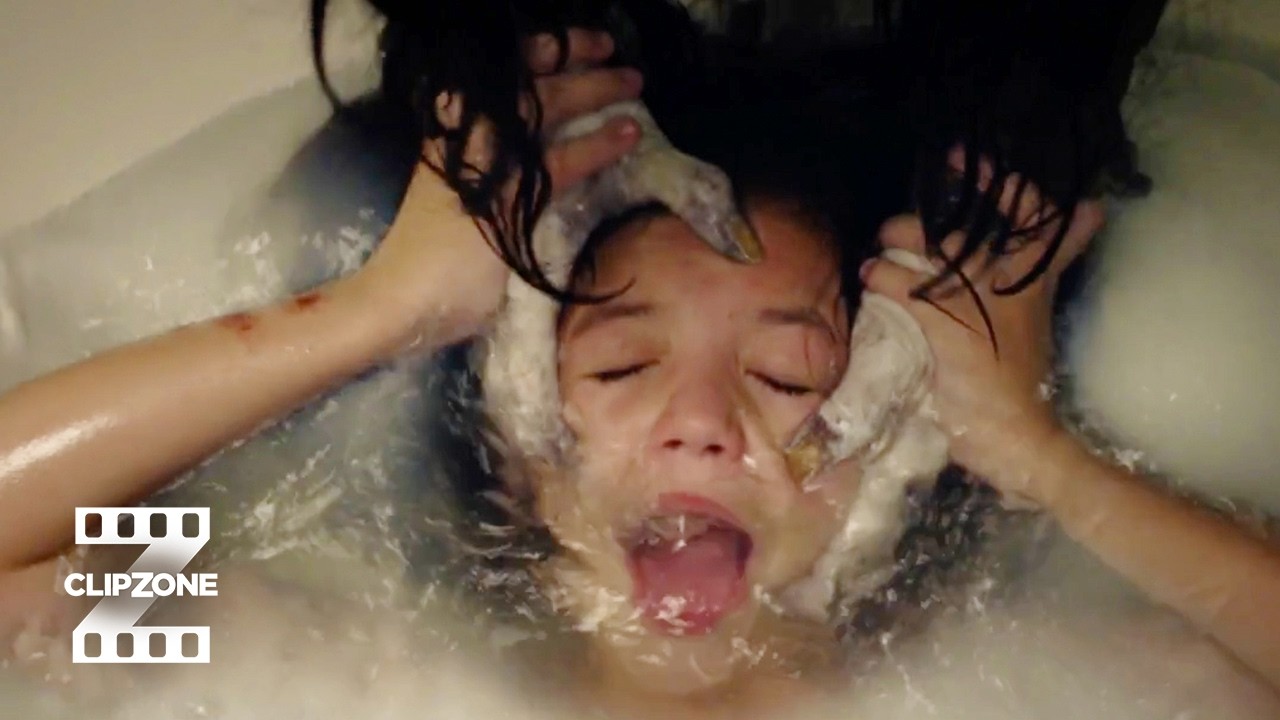 Miniature de la vidéo Demon in the Bathtub du film La Malédiction de la Dame Blanche