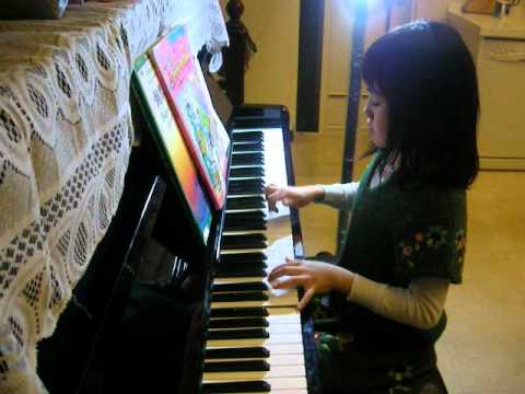 Elim play piano