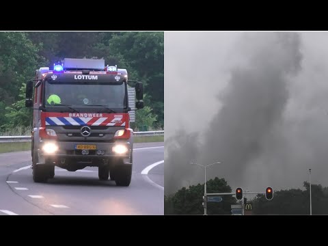 [Grip 1] Brandweer Lottum met spoed naar zeer grote Afvalbrand in loods Venray