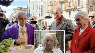 Cappotti rossi e musica celtica per i funerali di Giorgio Forattini a Milano