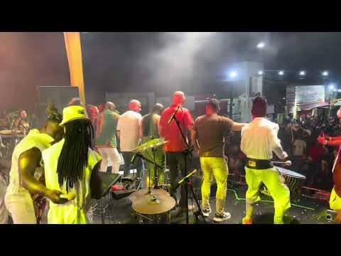 Santa Bárbara: Clássicos do axé marcam show da Banda Estylo Candeal no Festival Romeu e Julieta 