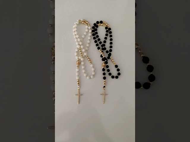 Vídeo relacionado con Nazareth Store Pulsera rosario de cuentas de piedra con separadores de metal y medalla católica, joyería de muñeca duradera y elegante, Flexible, Acero aleado, No es una piedra preciosa