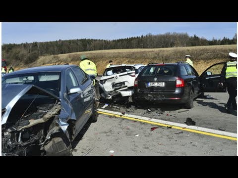 Hromadná nehoda zablokovala D1: Bouralo 17 aut, osm lidí skončilo v nemocnici