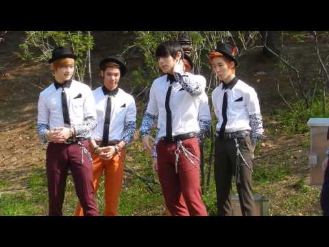 130421 - C-Clown Fanmeeting Ray try to undress Rome