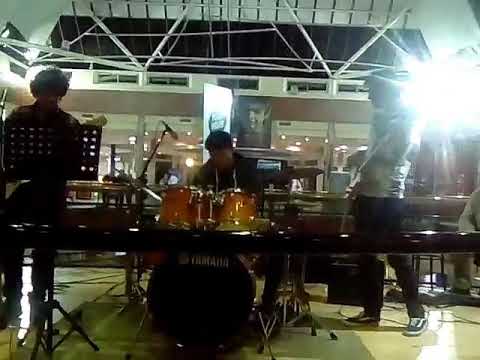 El baterista de murphy santa fe...Francisco valdez