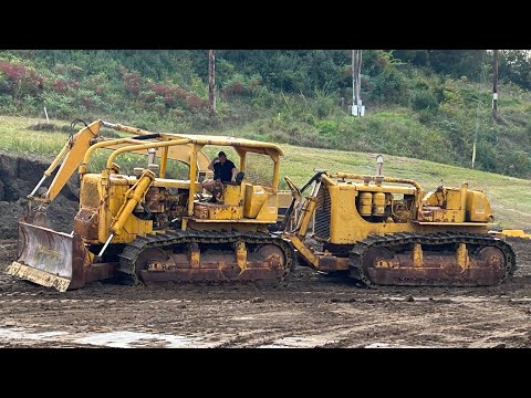 Browsing the Coolest Heavy Equipment show ever! Double D9s, Scrapers, Graders, Dozers and more! 