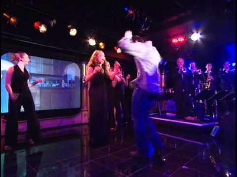 Stacy Francis singing with Tom Cruise