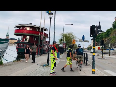 Stockholm Walks: Södermälarstrand shoreline on bike. Boats, people and everyday life.