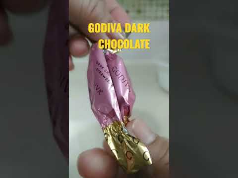 GODIVA DARK CHOCOLATE STRAWBERRY #asmr #short #satisfying #godiva #chocolates #youtubeshort