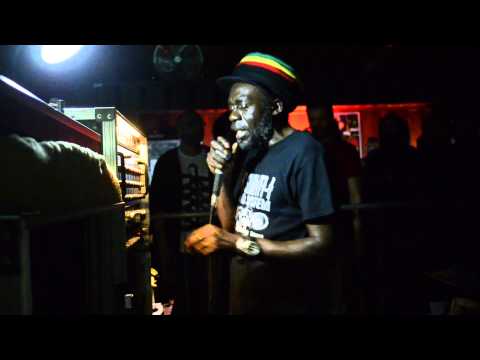 ABA SHANTI I play MOA ANBESSA (Jah fire - Prince David)
