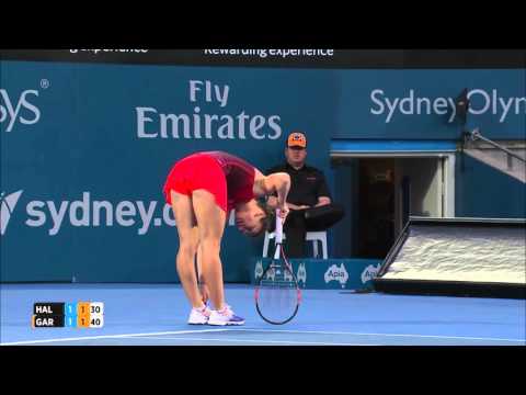 Simona Halep beats her racquet up