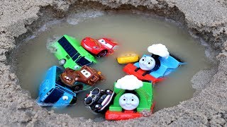 Aprende Colores para Niños en Español! Coches Trenes y Carros Disney Cars y Agua