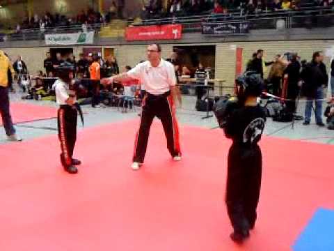 KickBox-Turnier - Ali Cherqawie 9Jahre  vs. Deutschen Laschi 11 Jahre mit Grün-Gurt  Part 2/1