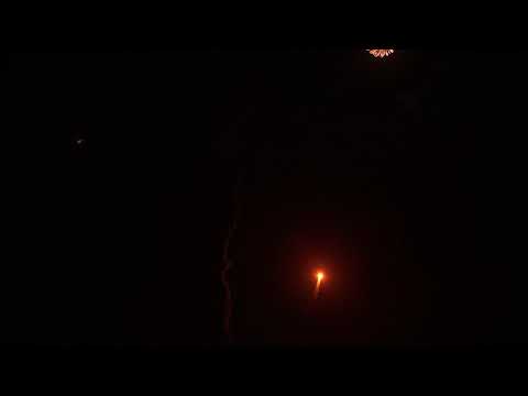 RC40-8-07 orange comet, Pyrotrade fireworks