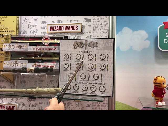 Vídeo relacionado con Jakks Pacific 39899 Harry Potter - Exclusiva varita de Ron Weasley con hechizos interactivos Mágica, color con luces y sonido y una increíble jugabilidad