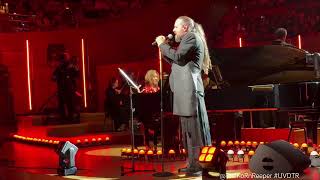 Jonathan Davis i Yoshiki w orkiestrowym wykonaniu 'Freak On A Leash'