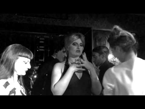 LAS GLITZ CHICAZ SHOW protagonizado por URANIA