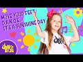 “Move Your Feet”/ “D.A.N.C.E.” / “It’s A Sunshine Day” - Trolls (Coreografia Oficial) Dance Video “Move Your Feet”/ “D.A.N.C.E.” / “It’s A Sunshine Day” - Trolls (Coreografia Oficial) Dance Video