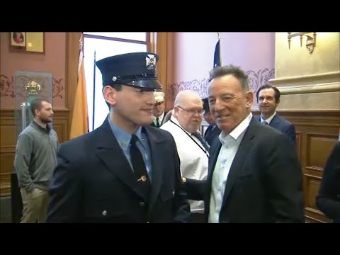download lagu mp3 mp4 Bruce Springsteen January 2019, download lagu Bruce Springsteen January 2019 gratis, unduh video klip Bruce Springsteen January 2019