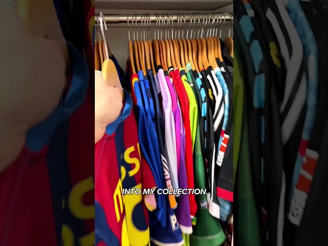 Vídeo relacionado con Fc Barcelona Conjunto oficial de camiseta y pantalones cortos (talla para niño), diseño de Lionel Messi, azul, 14 años