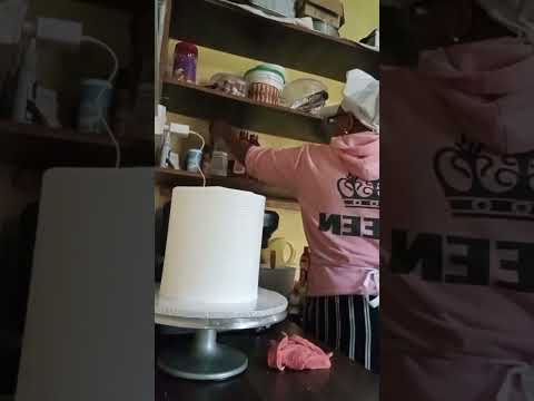 How to decorate a cake