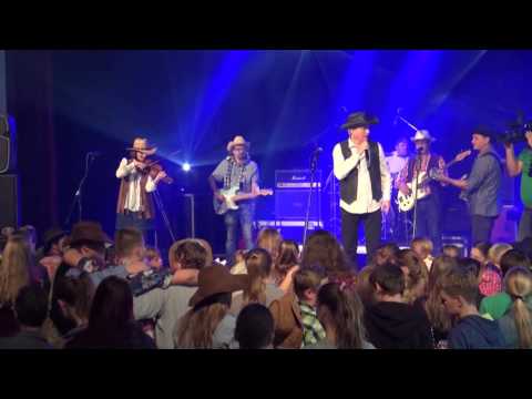 MICHAL TUČNÝ REVIVAL BAND  Boty z kůže toulavejch psů (Official video)