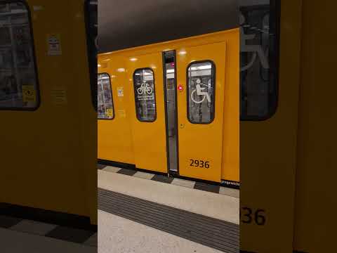 Türen öffnen und schließen + Ausfahrt U6 U-Bahn Berlin