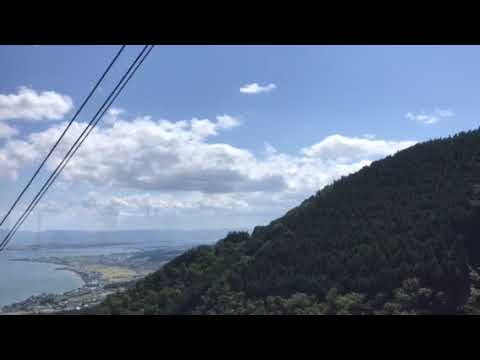 会計学科 58秒動画！‪夏でも山頂は長袖が必需品！2017年昇り始めた百人乗れそうな日本一のロープウェイ駅乗り場から 風がきついびわ湖バレーテラス大津市へ 木村勝則滋賀県‬