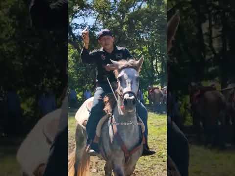 Carreras de cintas, entrega de premio especial, San Cayetano Istepeque, San Vicente