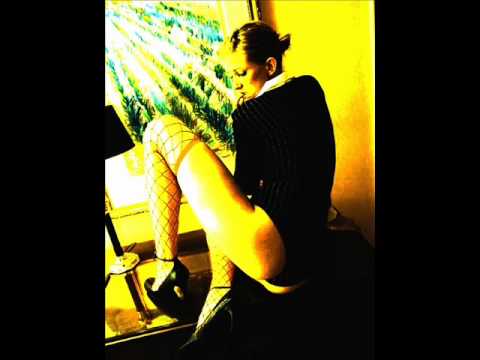 FKN feat. laurie - Alone (Dat Bailey Rmx)