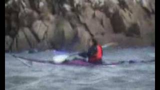 preview picture of video 'Kayak à l'entrée du port d'Audierne'
