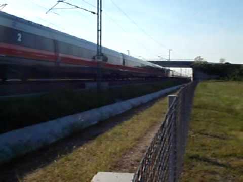 Eurostar AV Frecciarossa in transito a Lodi