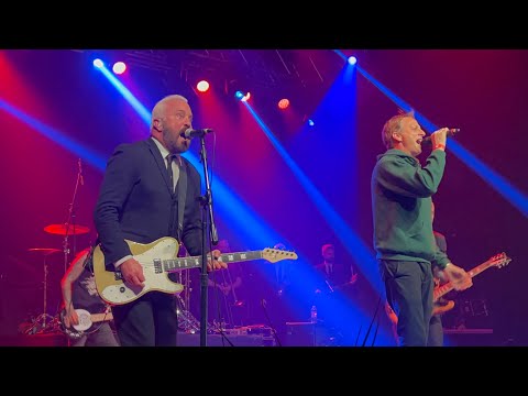 Tony Hawk sings Superman with Goldfinger