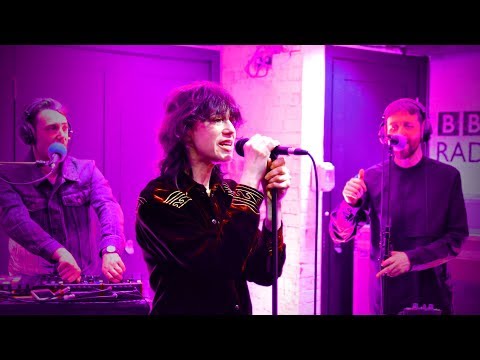 Charlotte Gainsbourg - Sylvia Says (6 Music Live Room)