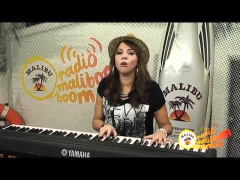 AFRIKA FUENTES "Rainbow" Acustico En Radio Maliboomboom