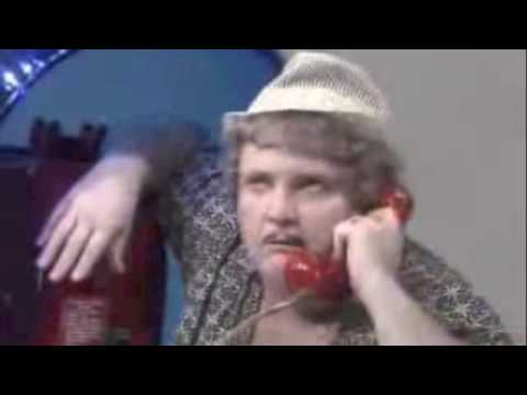 Programa Viva o Gordo: Jô Soares interpretando Ze da Galera - "Bota ponta, Tele!" -1982