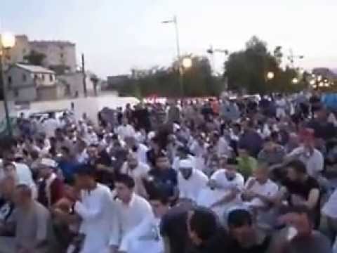 الأمازيغ الأحرار يصفعون آكلي رمضان جهارا نهارا بمدينة تيزي وزو الجزائر