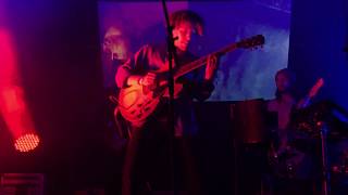 Lewis Del Mar - Tap Water Drinking (Live)