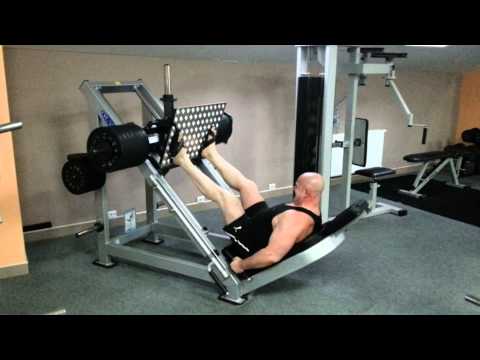 Tadek siłacz 330kg na nogi 11 powtórzeń