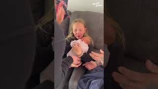 Download lagu Big Sister's Emotional First Meeting with Newborn Baby Sister mp3