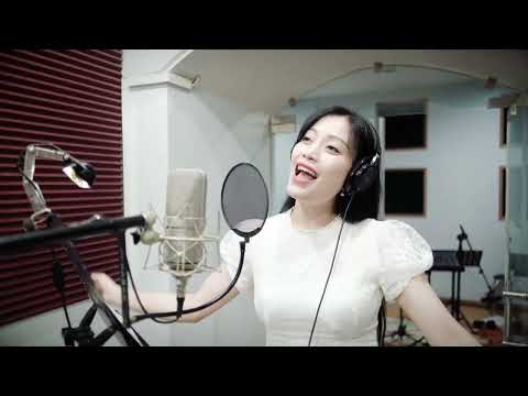 Thể hiện bởi Huyền Trang