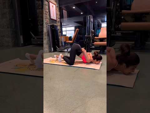 Hot Shilpa Shetty Yoga Tutorial 🔥| Bollywood Celebrities | #yoga #fitness #shorts #shilpashetty