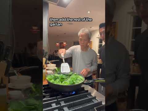 🤤 The BEST Chinese Broccoli you’ll ever make! (Gai Lan / 芥籣) #Shorts