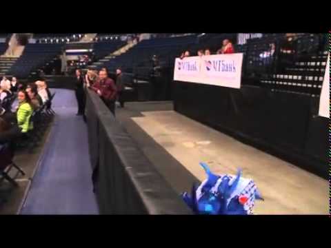 Как Цмок дурачится на "Минск-Арене"