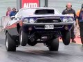 Dodge Challenger встал на 2 колеса 