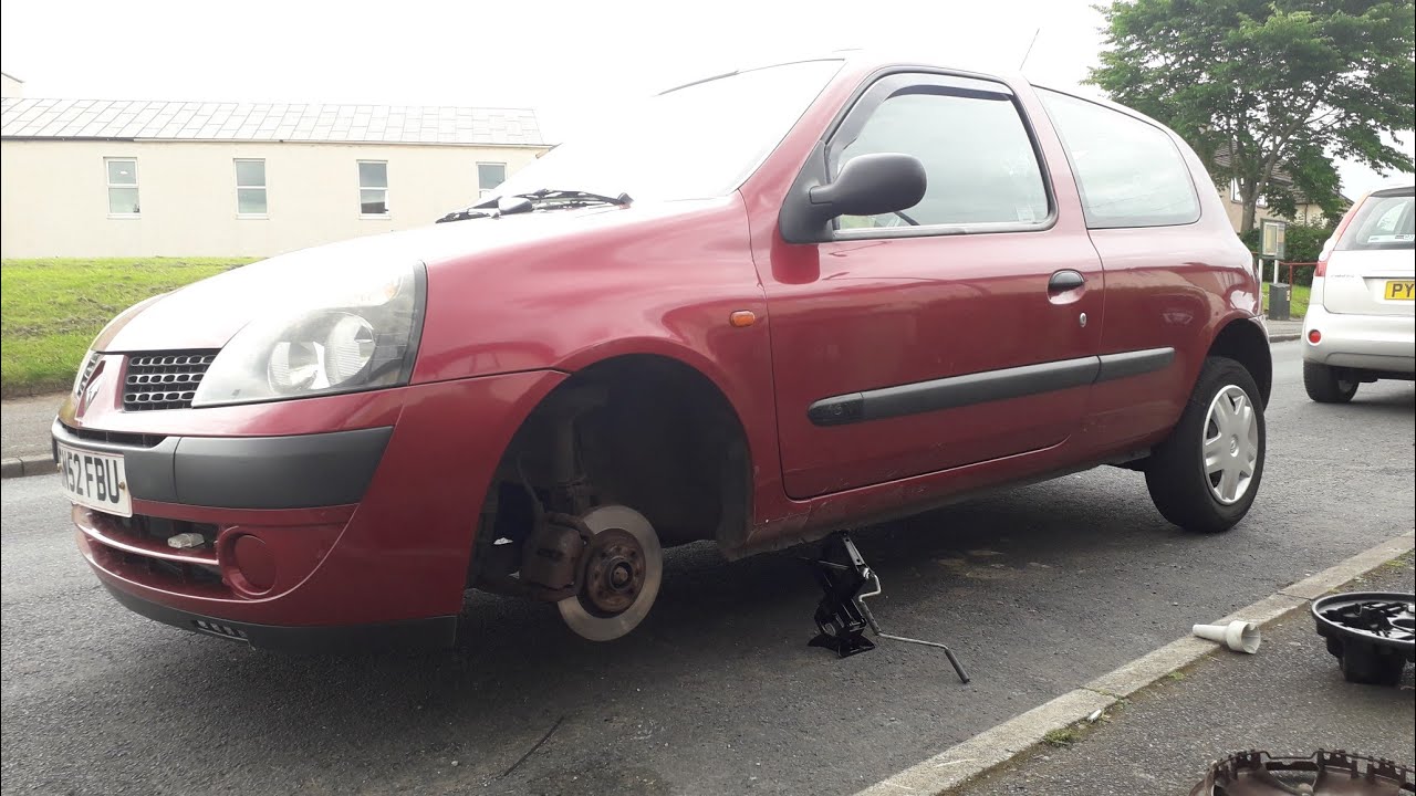 Watch video Replacing An Unevenly Worn Tyre - 2002 Renault Clio Now Replacing An Unevenly Worn Tyre - 2002 Renault Clio
