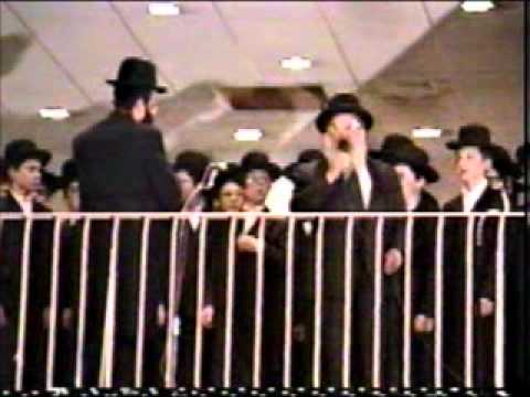 Rare Footage: Chazzan David Werdyger at a Dinner 1990